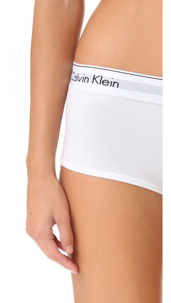 Женский комплект Calvin Klein с чашечками белый: топ и шортики C12