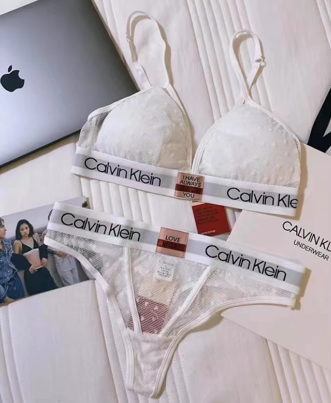 Женский комплект Calvin Klein в сеточку белый: топ и стринги CA21