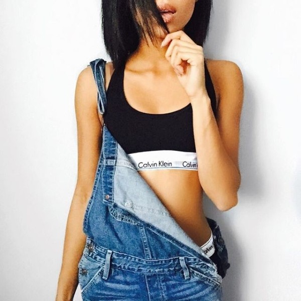 Женский комплект Calvin Klein с чашечками черный: топ и плавки C01